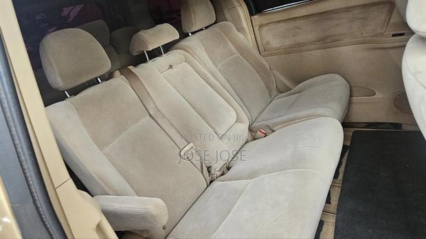 Toyota Alphard 2010 Gold