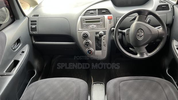Toyota Ractis 2008 Black