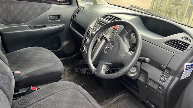 Toyota Ractis 2008 Black