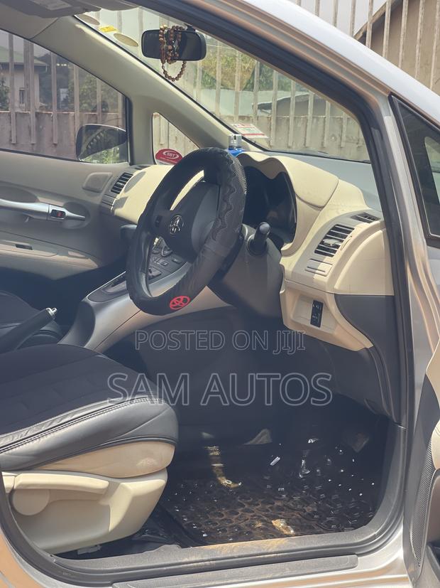 Toyota Auris 2011 Silver