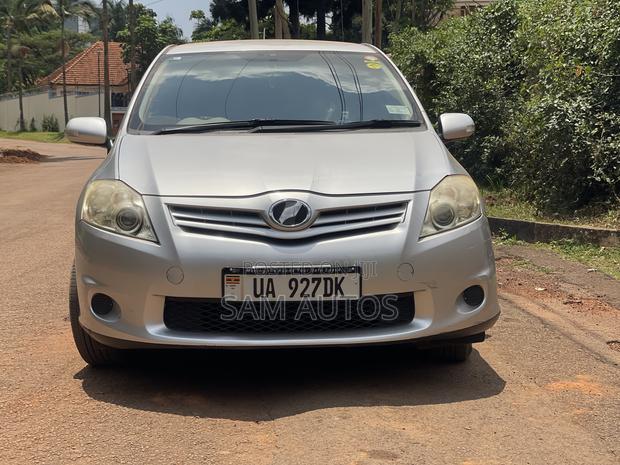 Toyota Auris 2011 Silver