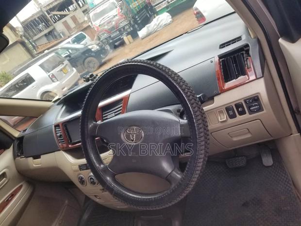 Toyota Noah 2005 Silver