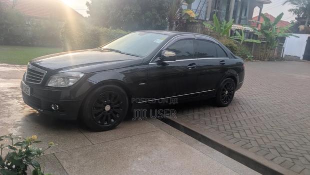 Mercedes-Benz C200 2010 Black