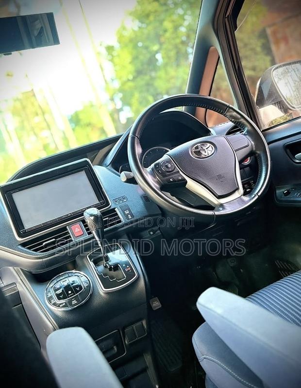 Toyota Noah 2014 Black