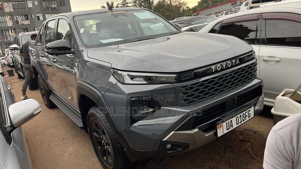 New Toyota Hilux 2026 Gray