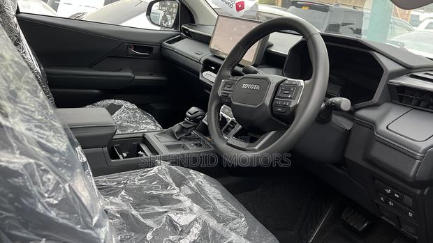 New Toyota Hilux 2026 Gray