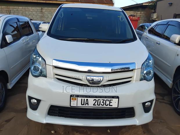 Toyota Noah 2012 White