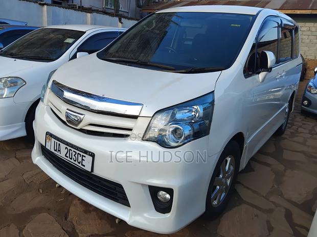 Toyota Noah 2012 White