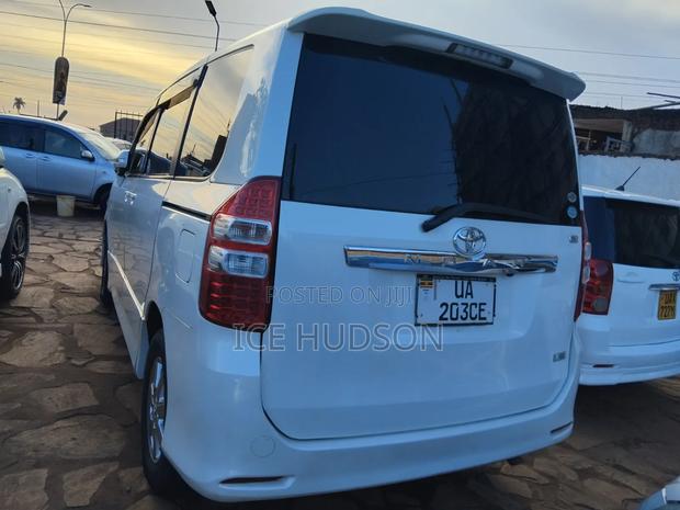 Toyota Noah 2012 White