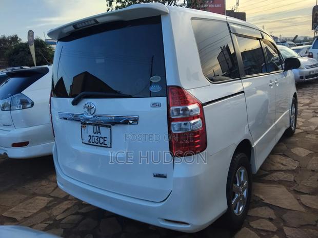 Toyota Noah 2012 White