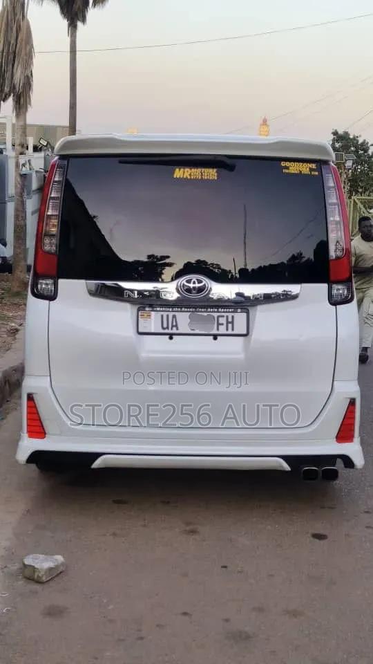 Toyota Noah 2.0 FWD (7 Seater) 2015 White