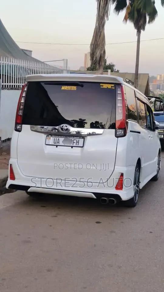 Toyota Noah 2.0 FWD (7 Seater) 2015 White