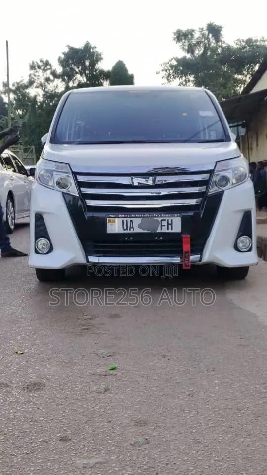 Toyota Noah 2.0 FWD (7 Seater) 2015 White