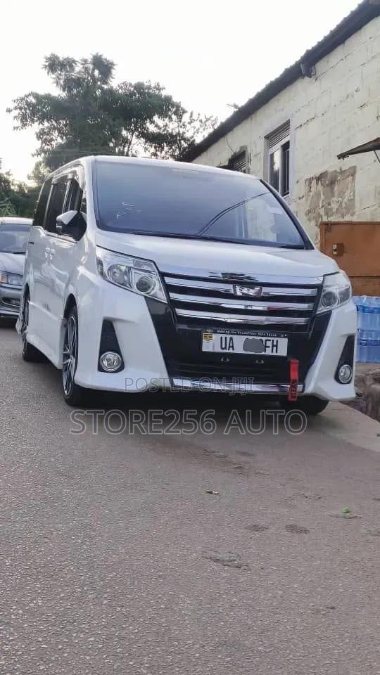 Toyota Noah 2.0 FWD (7 Seater) 2015 White
