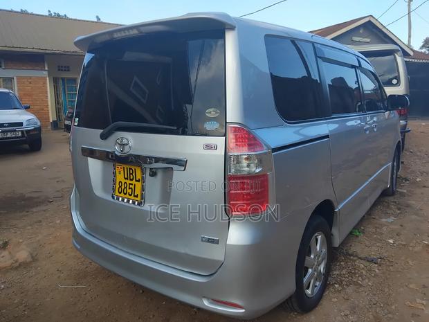 Toyota Noah 2012 Silver