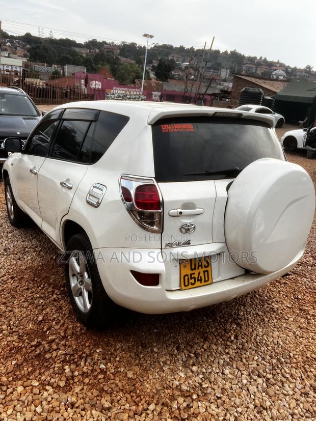 Toyota RAV4 2.2 D-4D 2008 White