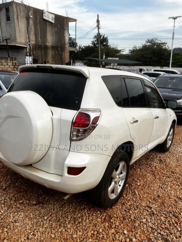 Toyota RAV4 2.2 D-4D 2008 White