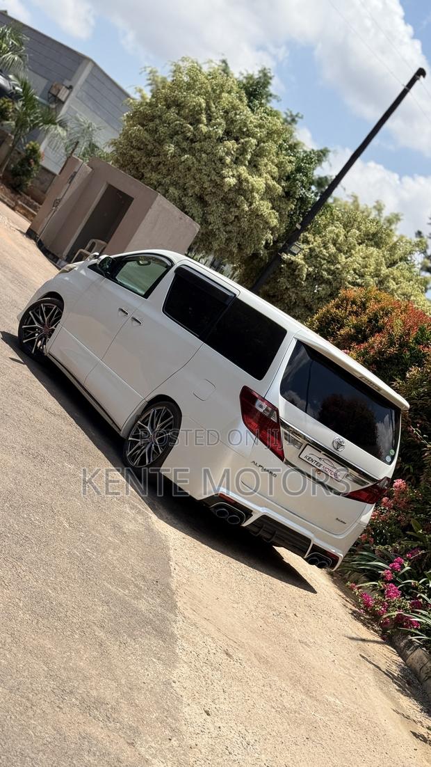 Toyota Alphard 2.4 Hybrid AWD 2014 White