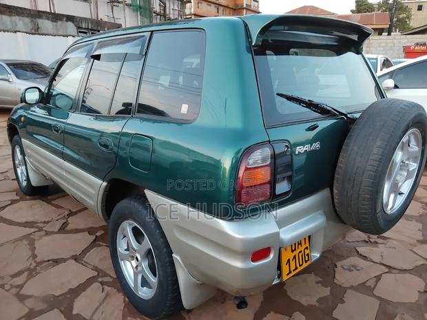 Toyota RAV4 Automatic 2000 Green
