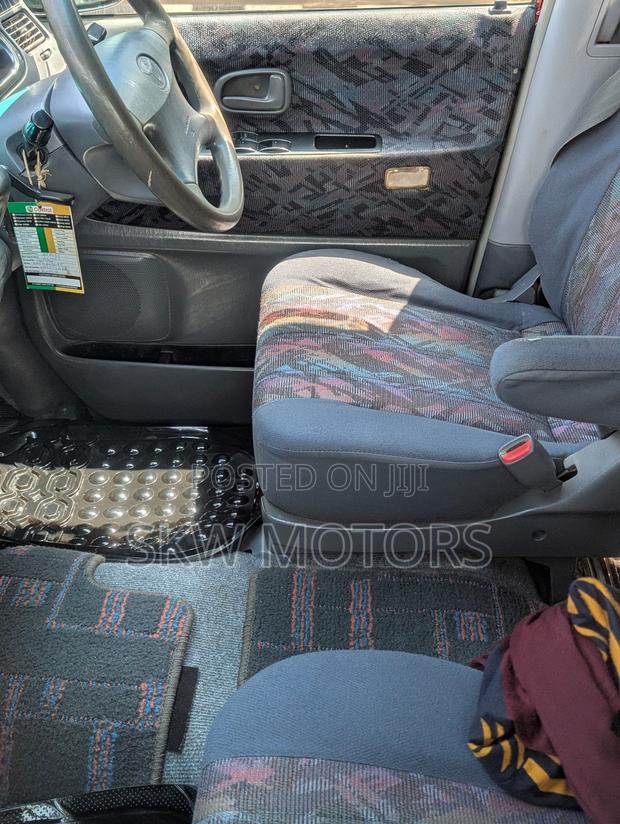 Toyota Noah 2001 Red
