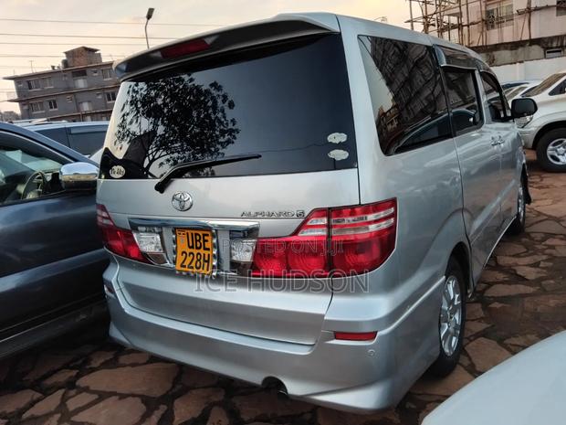 Toyota Alphard 2005 Silver