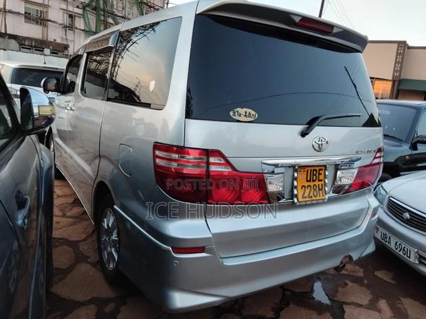 Toyota Alphard 2005 Silver