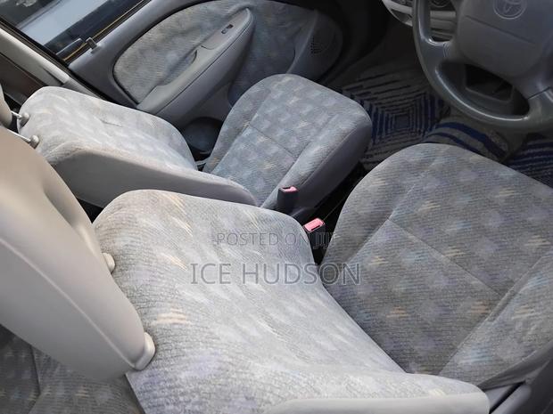 Toyota Raum 2003
