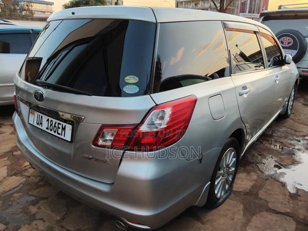 Subaru Exiga 2010 Silver