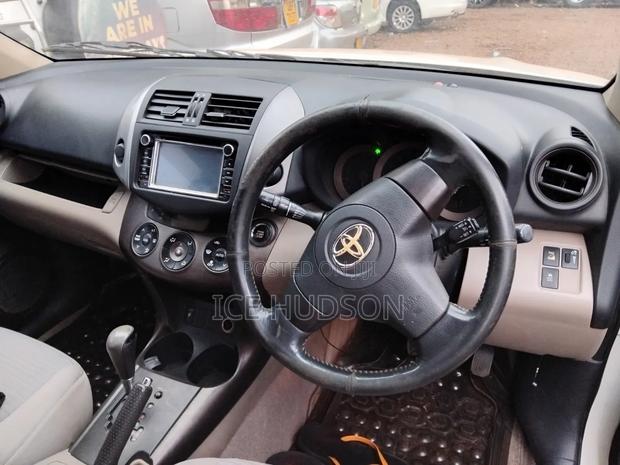 Toyota Vanguard 2008 White