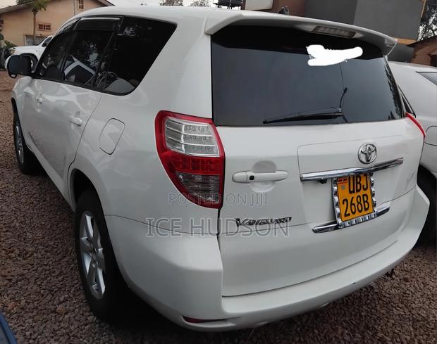 Toyota Vanguard 2008 White