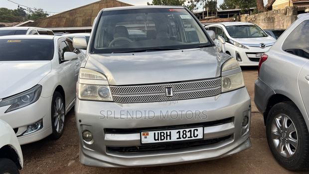 Toyota Voxy 2006 Gray
