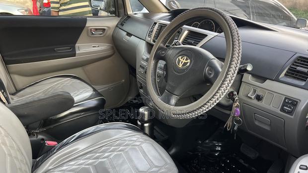 Toyota Voxy 2006 Gray