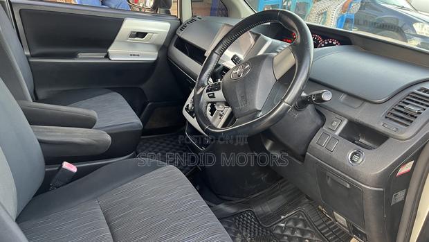 Toyota Noah 2010 White
