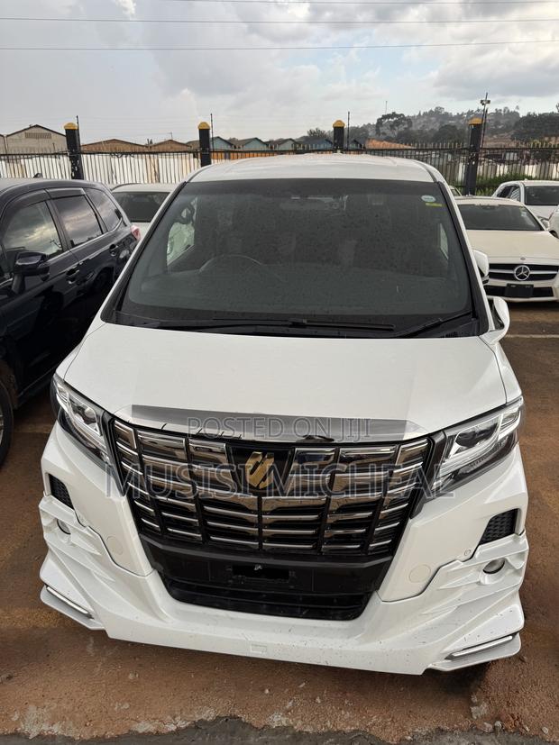 Toyota Alphard 2.5 Petrol AWD 2017