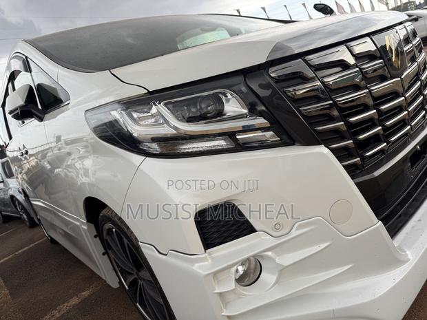 Toyota Alphard 2.5 Petrol AWD 2017