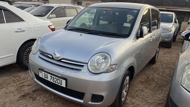 Toyota Sienta 2008 Silver