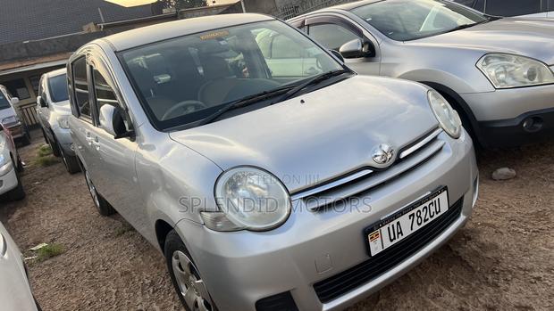 Toyota Sienta 2008 Silver