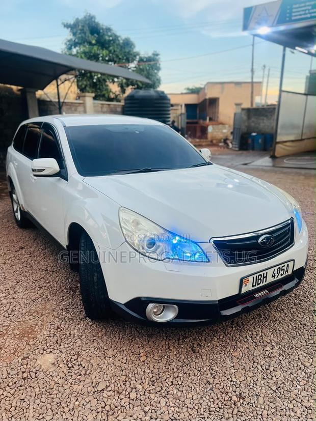 Subaru Outback 2010 White