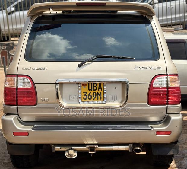 Toyota Land Cruiser Cygnus 4.7 2006 Gold