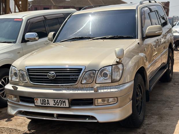 Toyota Land Cruiser Cygnus 4.7 2006 Gold