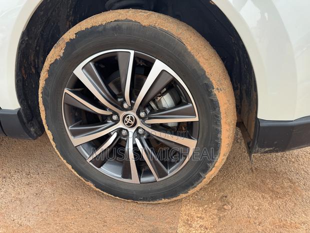 Toyota Harrier 2.0 2020