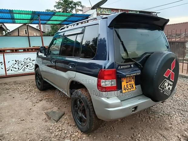 Mitsubishi Pajero IO 2004 Blue