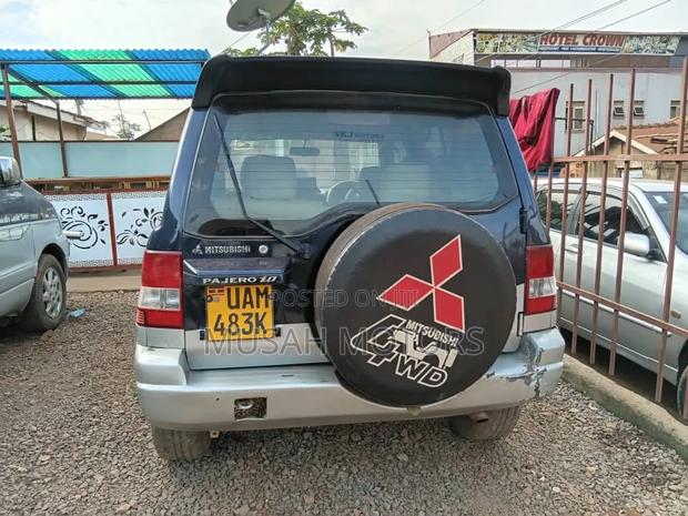 Mitsubishi Pajero IO 2004 Blue