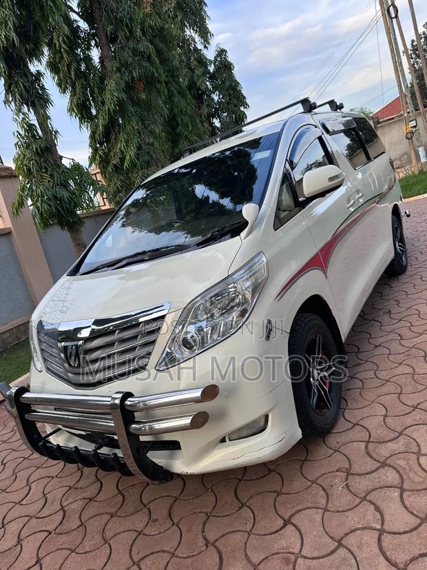 Toyota Alphard 2.4 Petrol FWD 2014 White