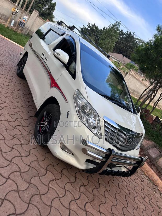 Toyota Alphard 2.4 Petrol FWD 2014 White