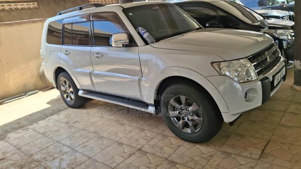 Mitsubishi Pajero 3.2 Di-Dc GLS 2011 White