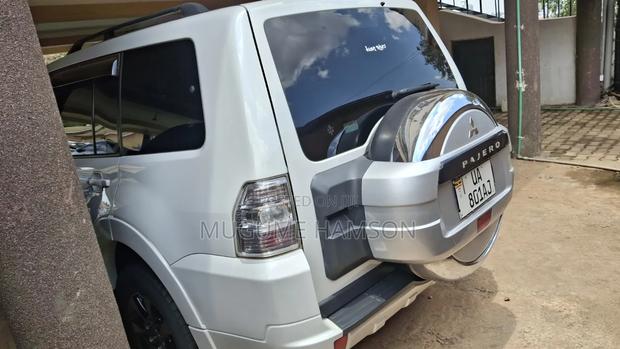 Mitsubishi Pajero 3.2 Di-Dc GLS 2011 White