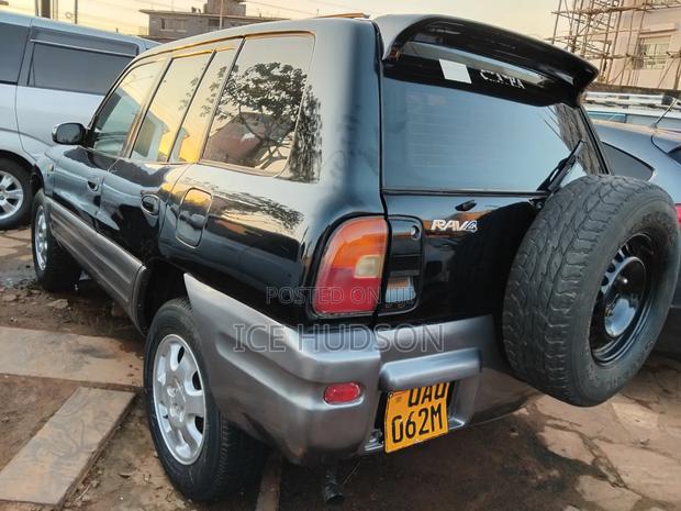 Toyota RAV4 Automatic 2000 Black