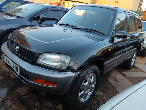 Toyota RAV4 Automatic 2000 Black