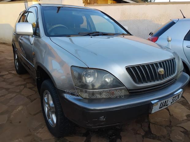 Toyota Harrier 2000 Silver